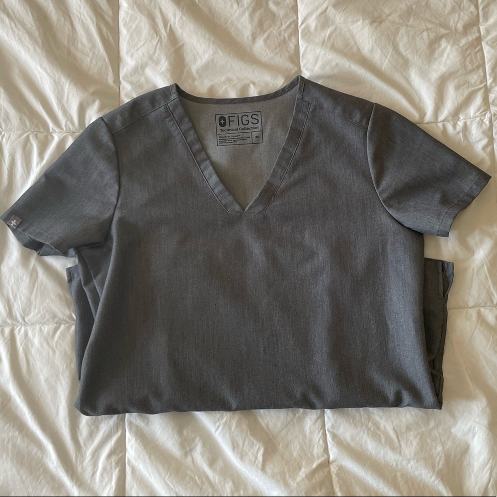 Casma Three Pocket Scrub Top